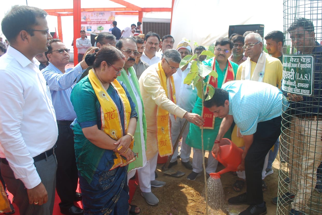 Hathras: Take care of plants responsibly with plantation