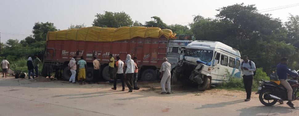 Truck-pickup collides near Fattupur village, three killed