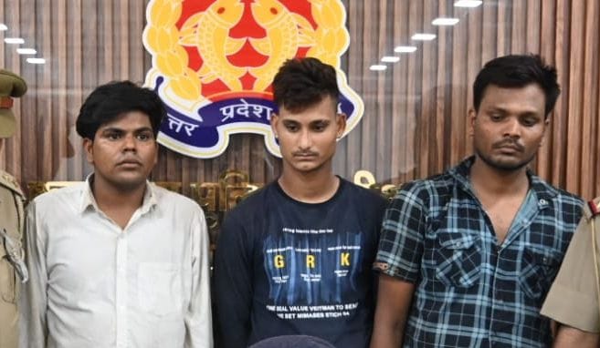 Three robbers were caught with the loot