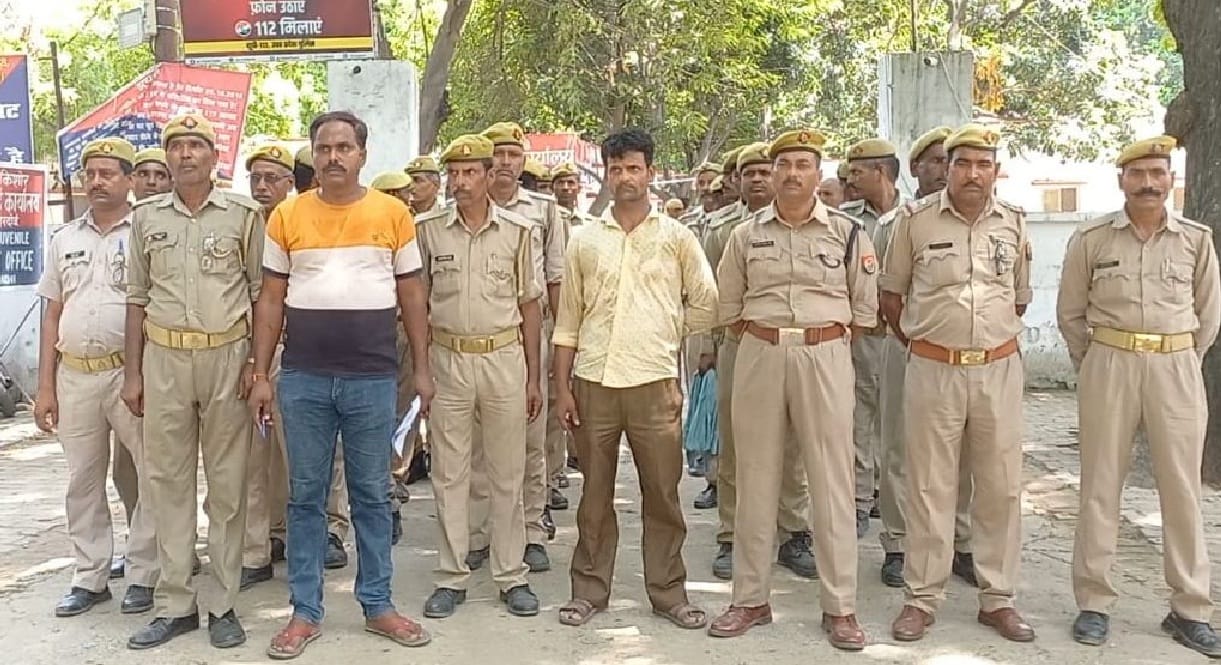 Home guards opened a front against Pihani Inspector in Hardoi, complained to ASP