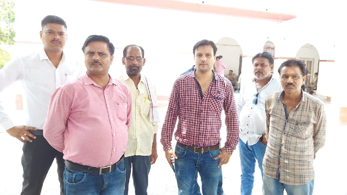 Demand for change of location of Bhind-Gwalior bus stand in Etawah, bus operators submitted memorandum to DM