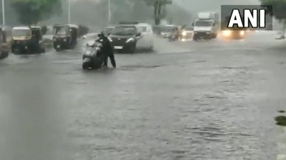 Mumbai Rain Live updates: Heavy Rainfall alert in Mumbai, waterlogging in many areas