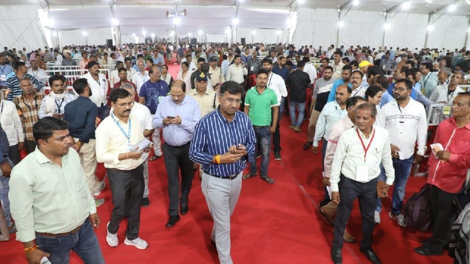 Indore Election: Voting will be held at 2250 centers tomorrow, a fair of material takers at Nehru Stadium
