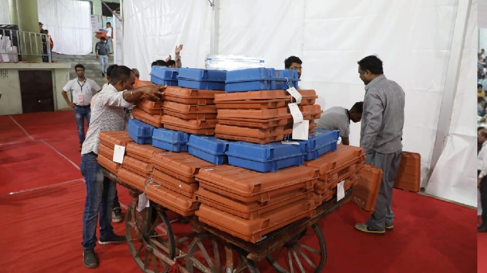 Indore Election: Voting will be held at 2250 centers tomorrow, a fair of material takers at Nehru Stadium