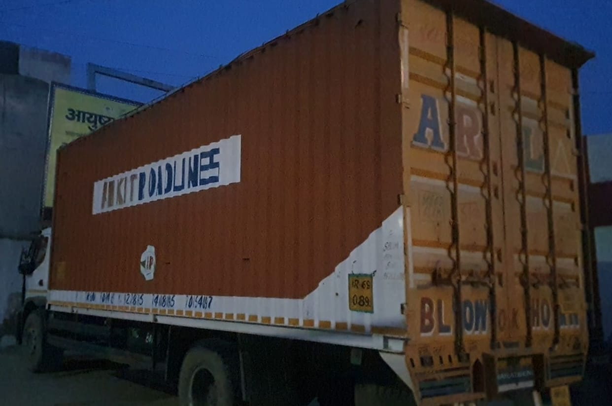 1200 boxes of illegal liquor caught, truck seized