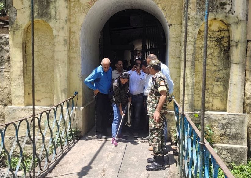 Jhoolapul connecting India-Nepal closed, people upset