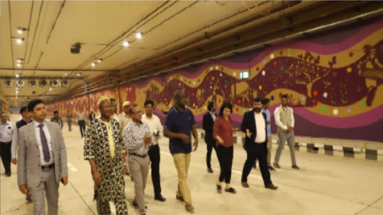 Pragati Maidan tunnel Ambassadors and High Commissioners of nine countries visited and praised the artefacts made in tunnel