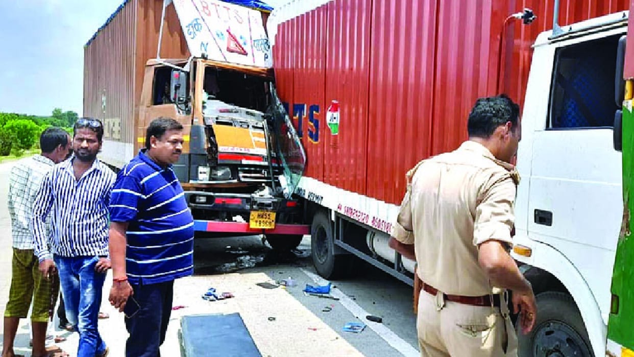 accident: three containers collided on the highway, the death of two drivers caused a stir