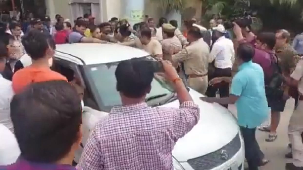 Noida Ghaziabad and Chhattisgarh police fights with each other to arrest Anchhor Rohit Ranjan