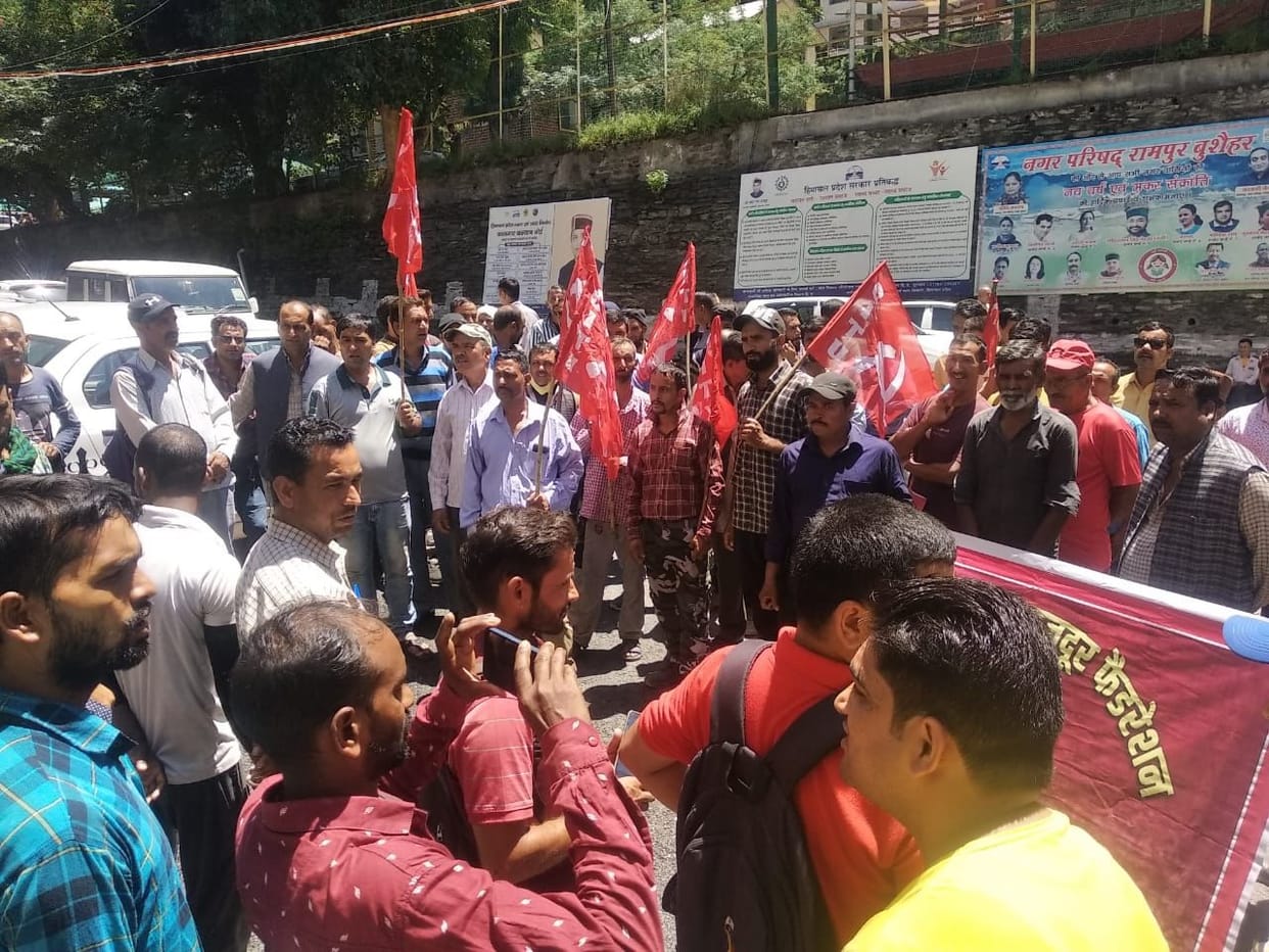 labourer protest in rampur