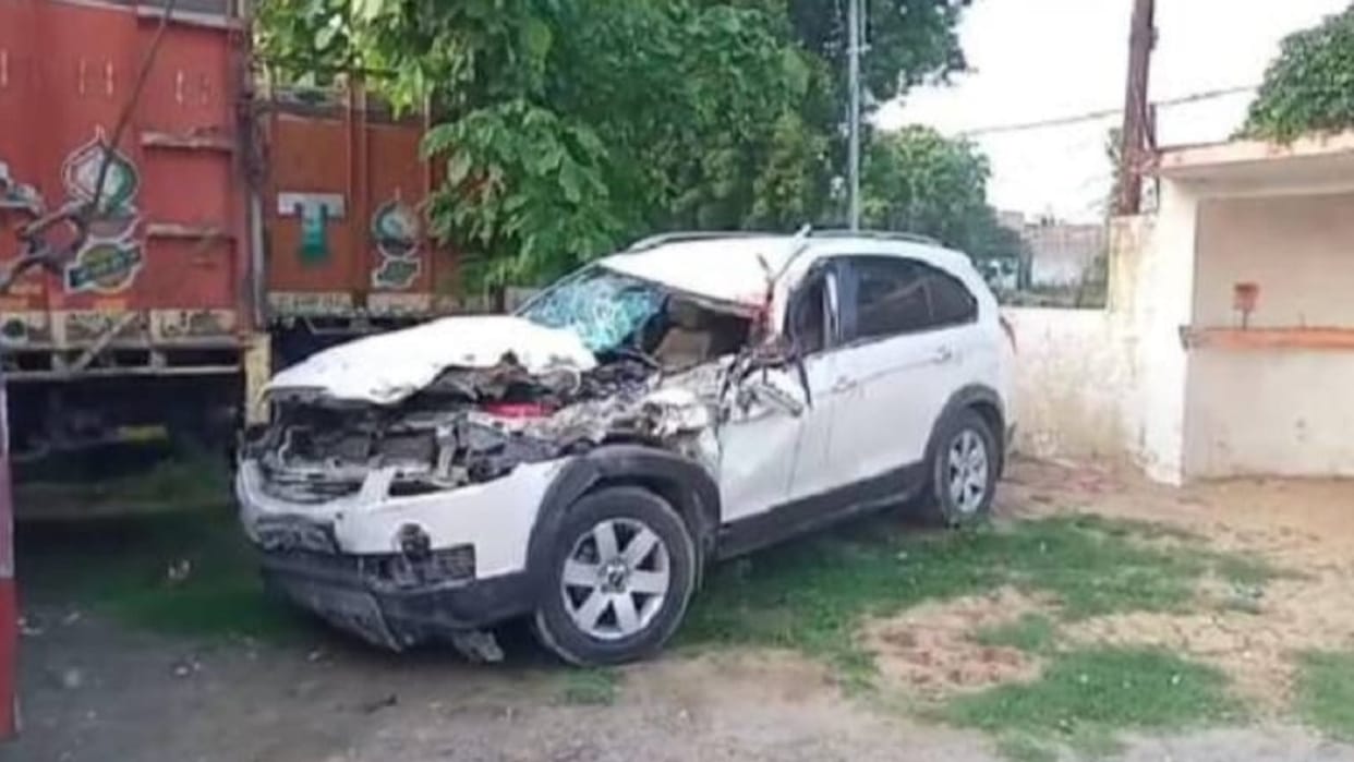 Road Accident Uncontrollable car trampled bike rider two home guards in Sonbhadra, both died in a painful accident