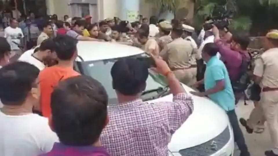 Chhattisgarh Police has reached Ghaziabad to arrest Zee News anchor Rohit Ranjan in Case Of Spreading Fake news