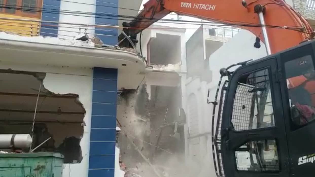 Bulldozers ran on houses of Haji Iqbal and Mahmud Ali for the second day, Pocklane machine also included in action
