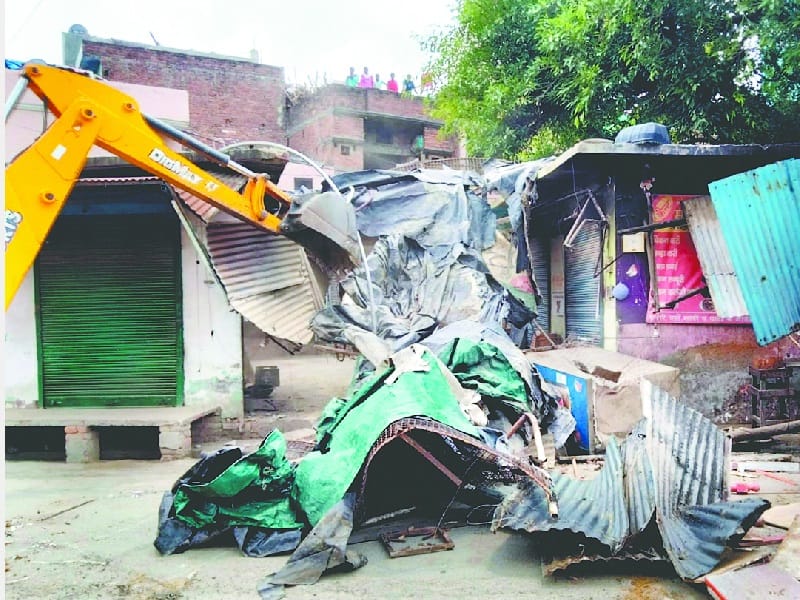 BAREILLY MURDER  : accused Zeeshan's hotel and Mujeeb's shop were bulldozed