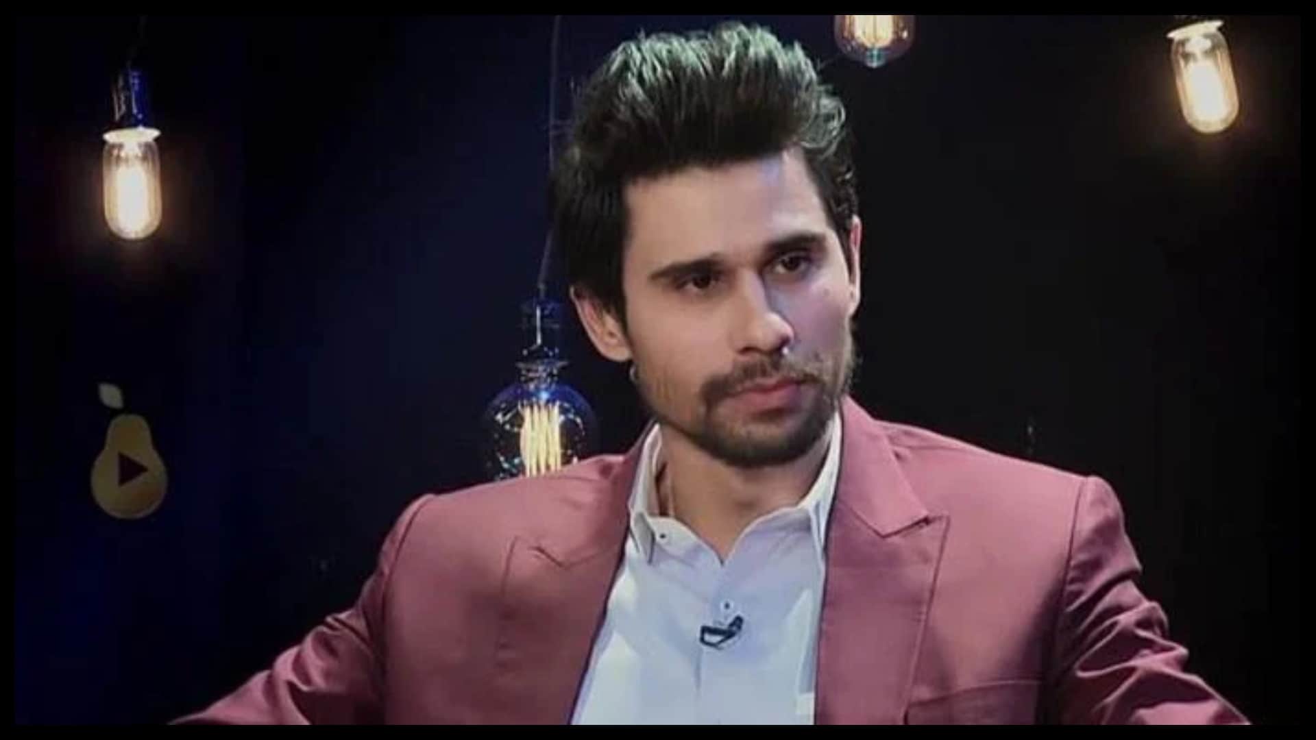 The Kapil Sharma Show Fans blames pakistani comedian tabish hashmi show hasna mana hai for copying kapils show concept