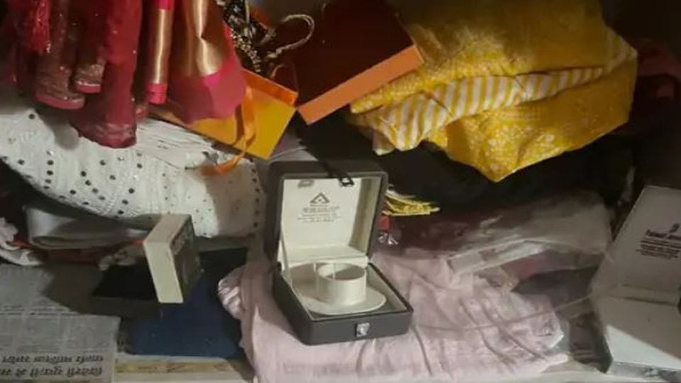 Thieves targeted the businessman flat in agra