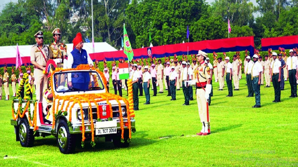 Lieutenant Governor Vinay Kumar Saxena took the salute of parade at Commissionerae Day celebrations