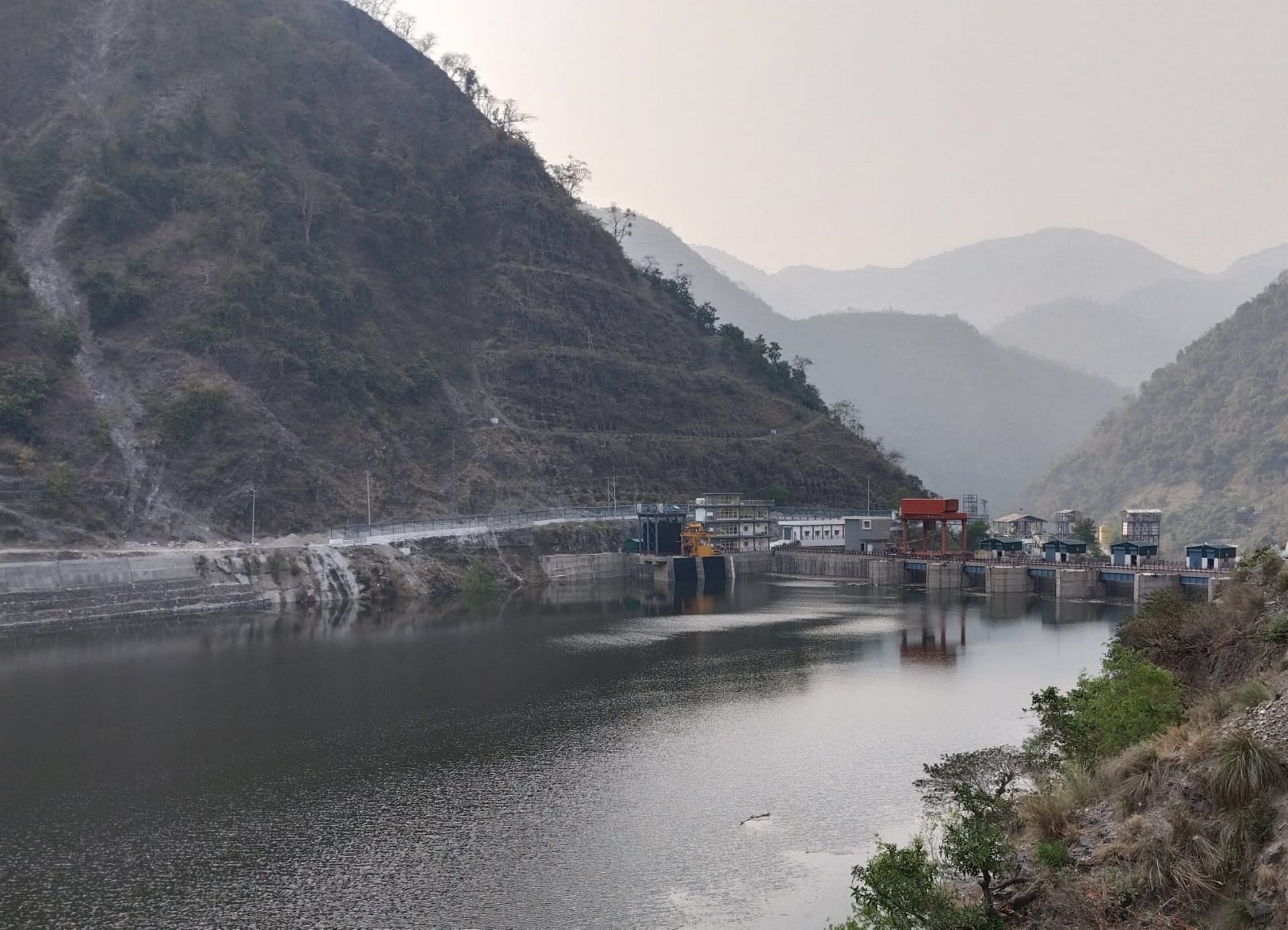 Weather Update, Monsoon, Artificial lake built in Saibuwala village can become cause of destruction, Security wall collapsed due to rise in dam water level, See Photos
