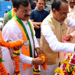 मुख्यमंत्री शिवराज सिंह चौहान और प्रदेश भाजपा अध्यक्ष वीडी शर्मा ने डॉ. मुखर्जी की जयंती पर किया माल्यार्पण।