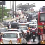 बुधवार को कई सड़कों पर जलजमाव होने से ट्रैफिक जाम हो गया