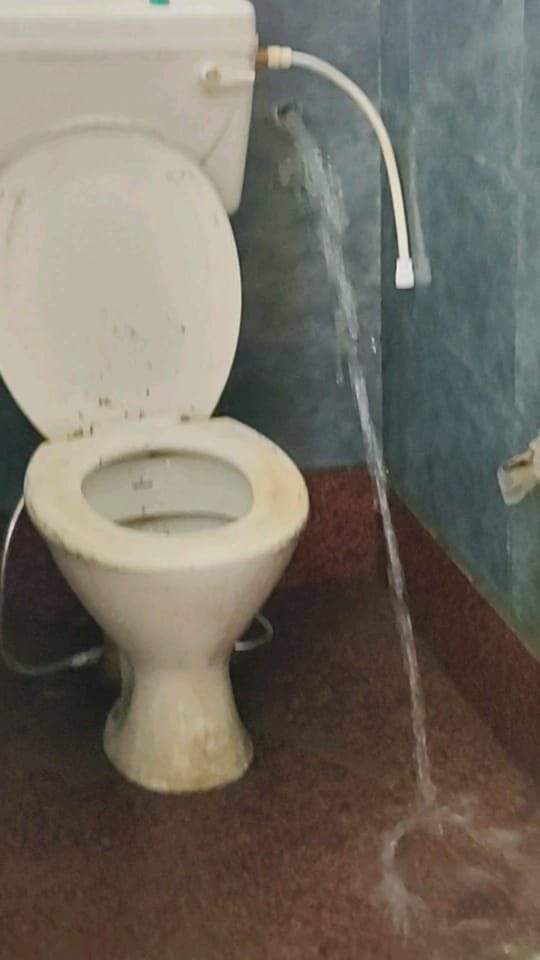 Waste-flowing water became a problem, even after having five employees, the cleaning system is in bad shape