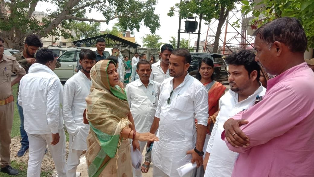 Amidst the uproar in the district panchayat meeting, 14 action plans were sealed