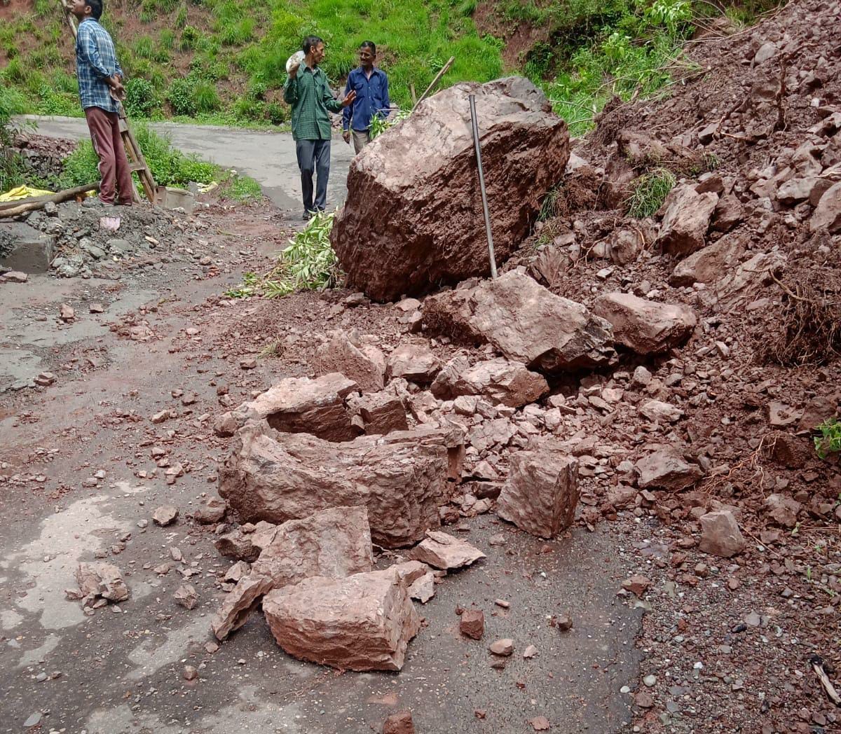 Five roads in the district closed due to rain, loss of 1.36 crore in 12 hours