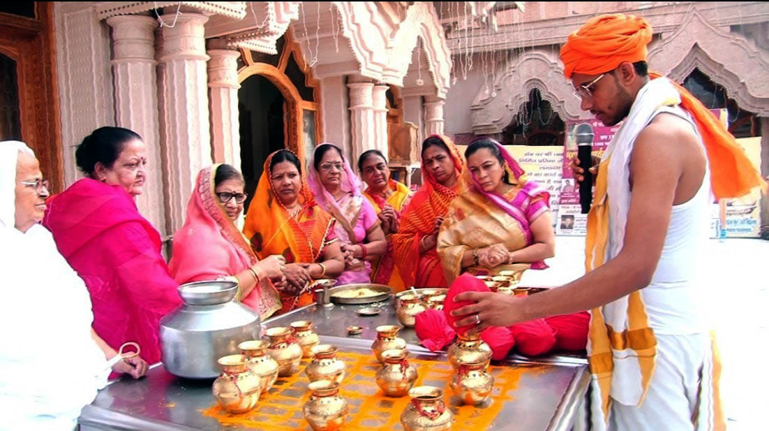 Devotees took advantage of religion by worshiping Shreeji