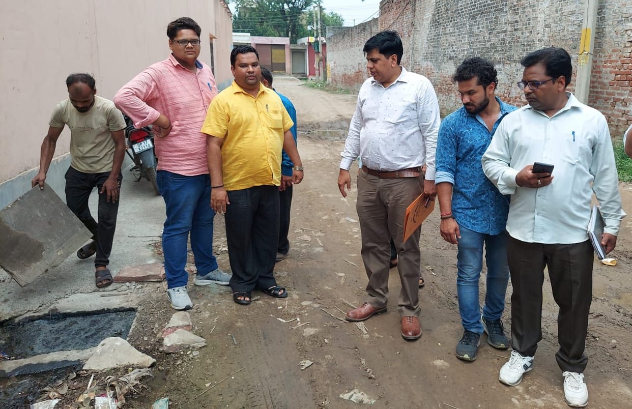 Dirt and polythene found in Namkeen factory