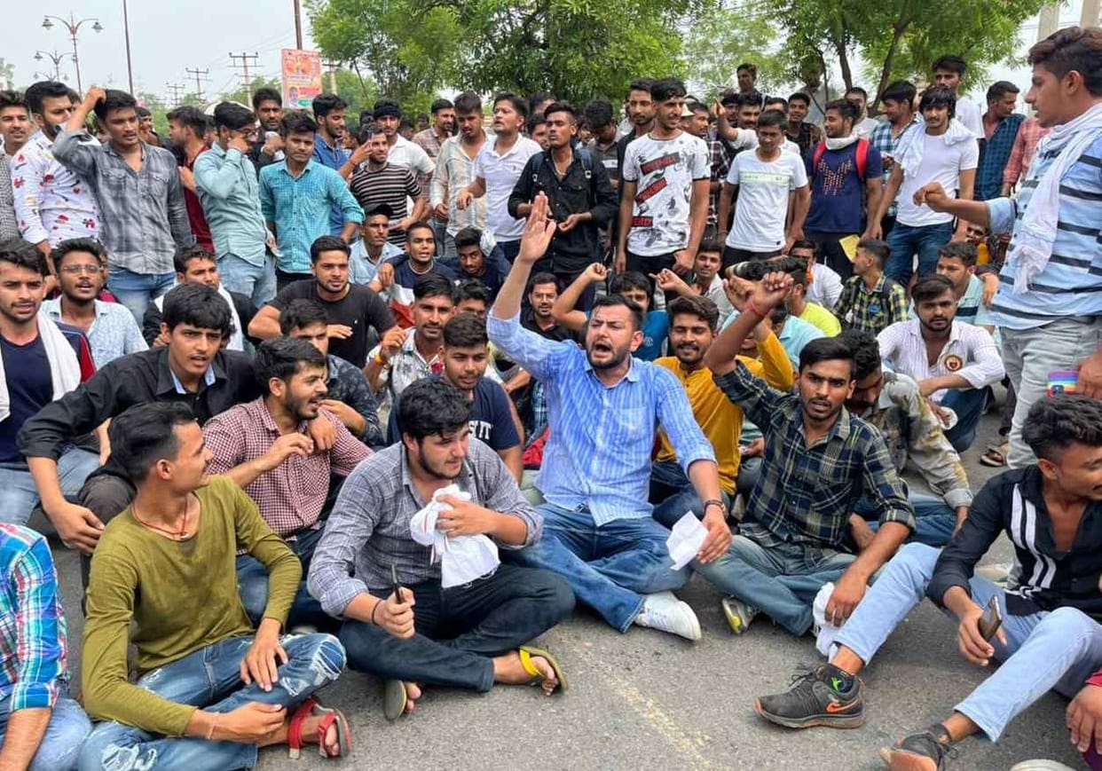 Angry students lock the MDU gate for asking questions from outside the syllabus