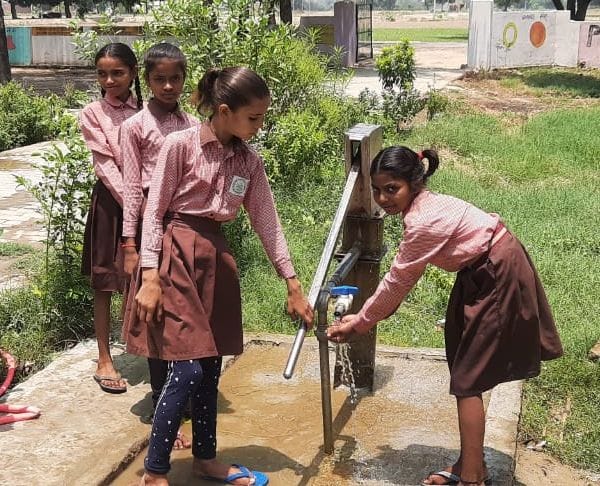 Auraiya: There is a danger in quenching thirst for the youngsters in schools