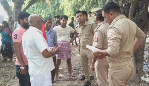 hardoi news, Newborn girl's body thrown in garbage heap