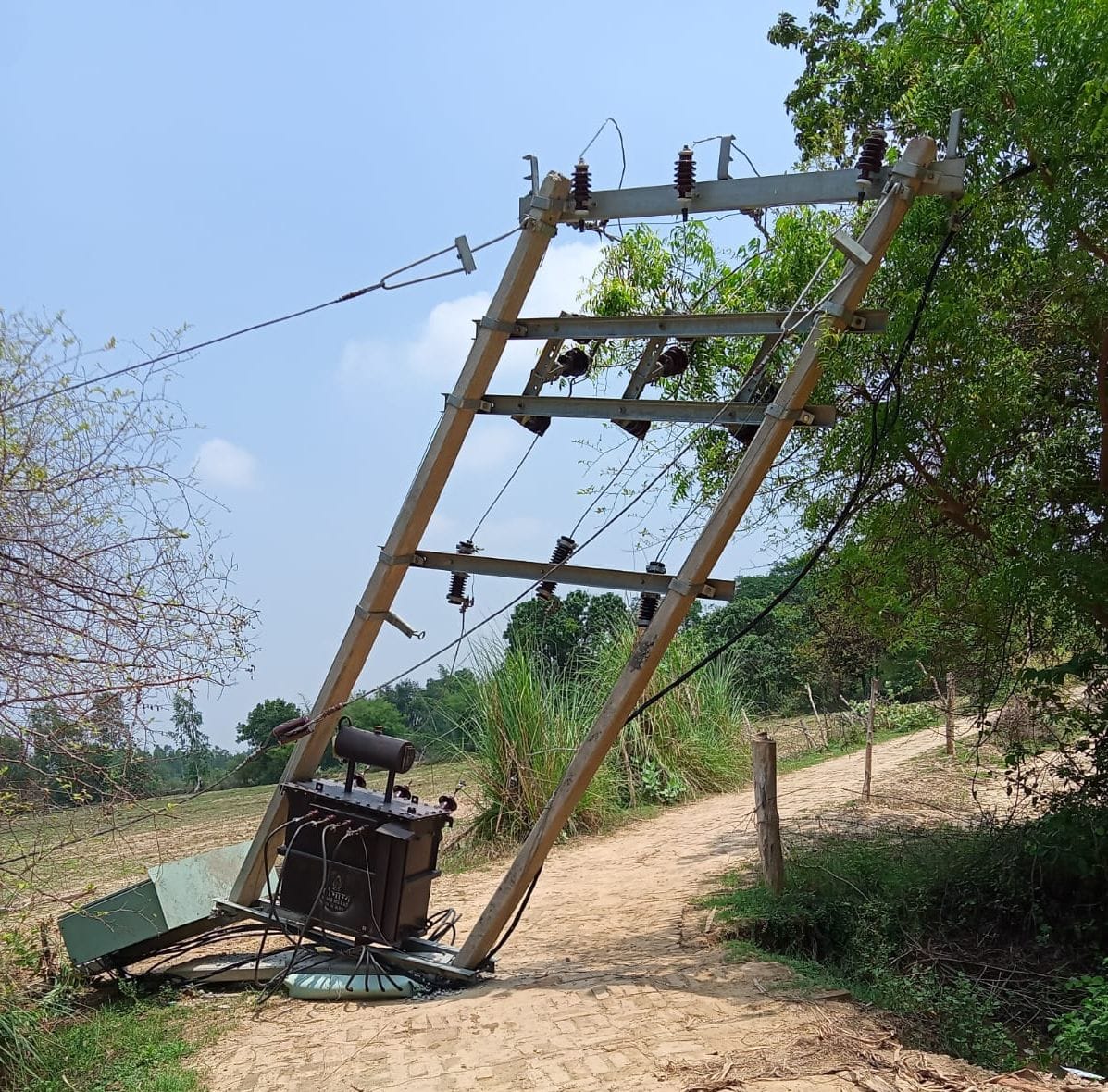 hardoi news, Power failure in two villages for four days