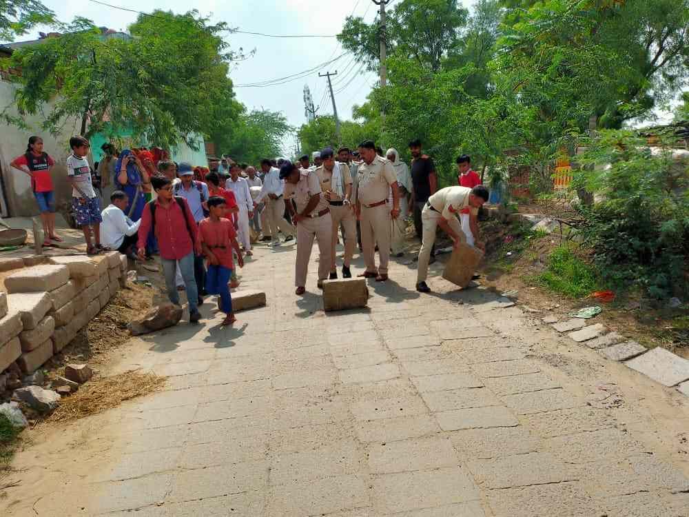 Bike driver dies after being hit by dumper, villagers jammed