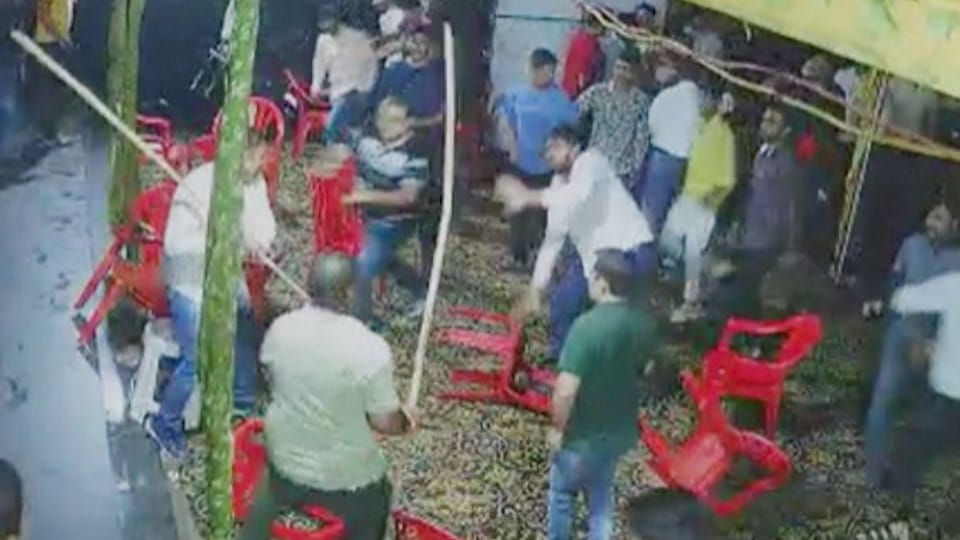 Indore News: BJP councilor candidate's car stopped, BJP-Congress workers clashed, Congressman was beaten up in the booth, violent clashes took place at many places