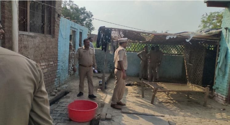 Hathras: Raw liquor and Lehan recovered after raiding