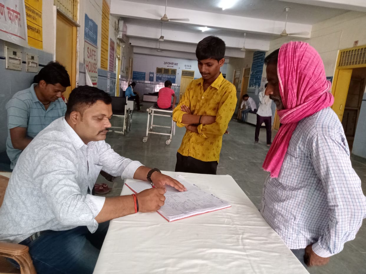 Kanpur Dehat : In the case of youth not getting stretcher, clarification sought from IMO, help desk set up