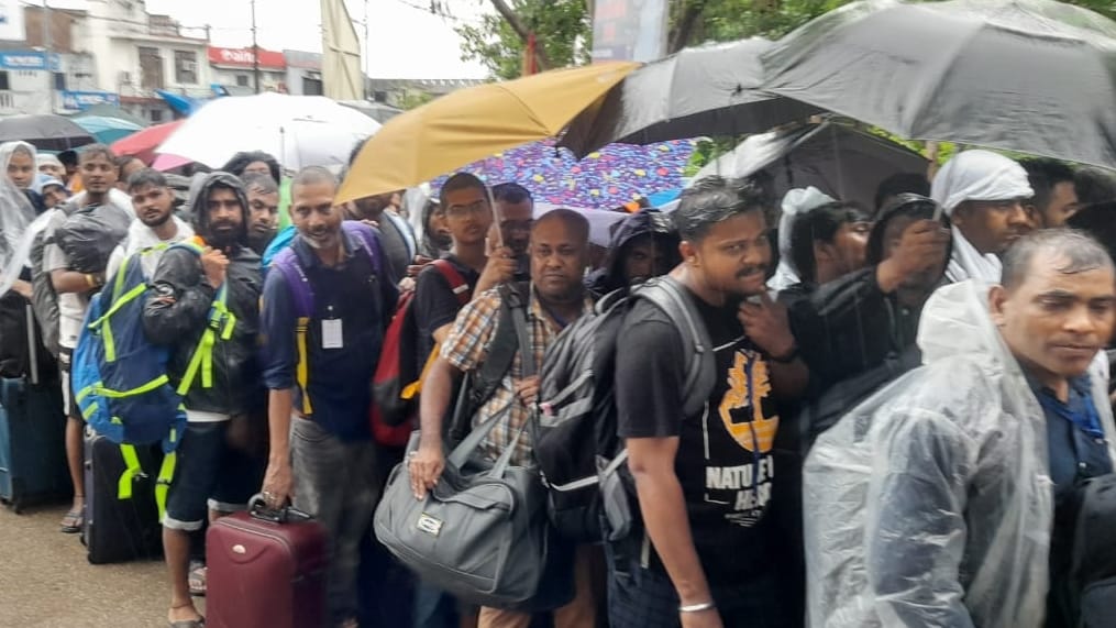 jammu kashmir weather update hindi news MeT predicts light to moderate rain in Jammu intermittent showers in Kashmir