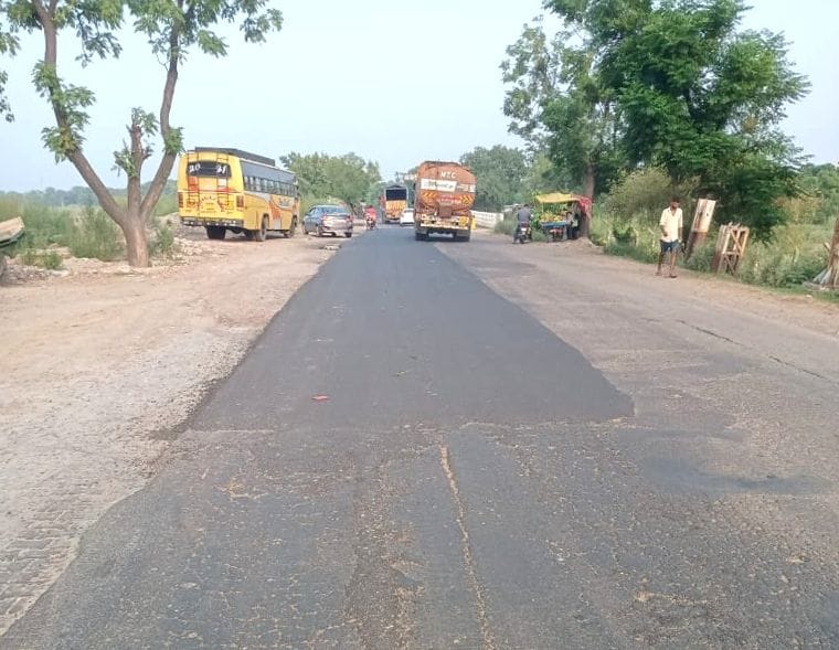 New layer being put on Meerut-Pauri highway