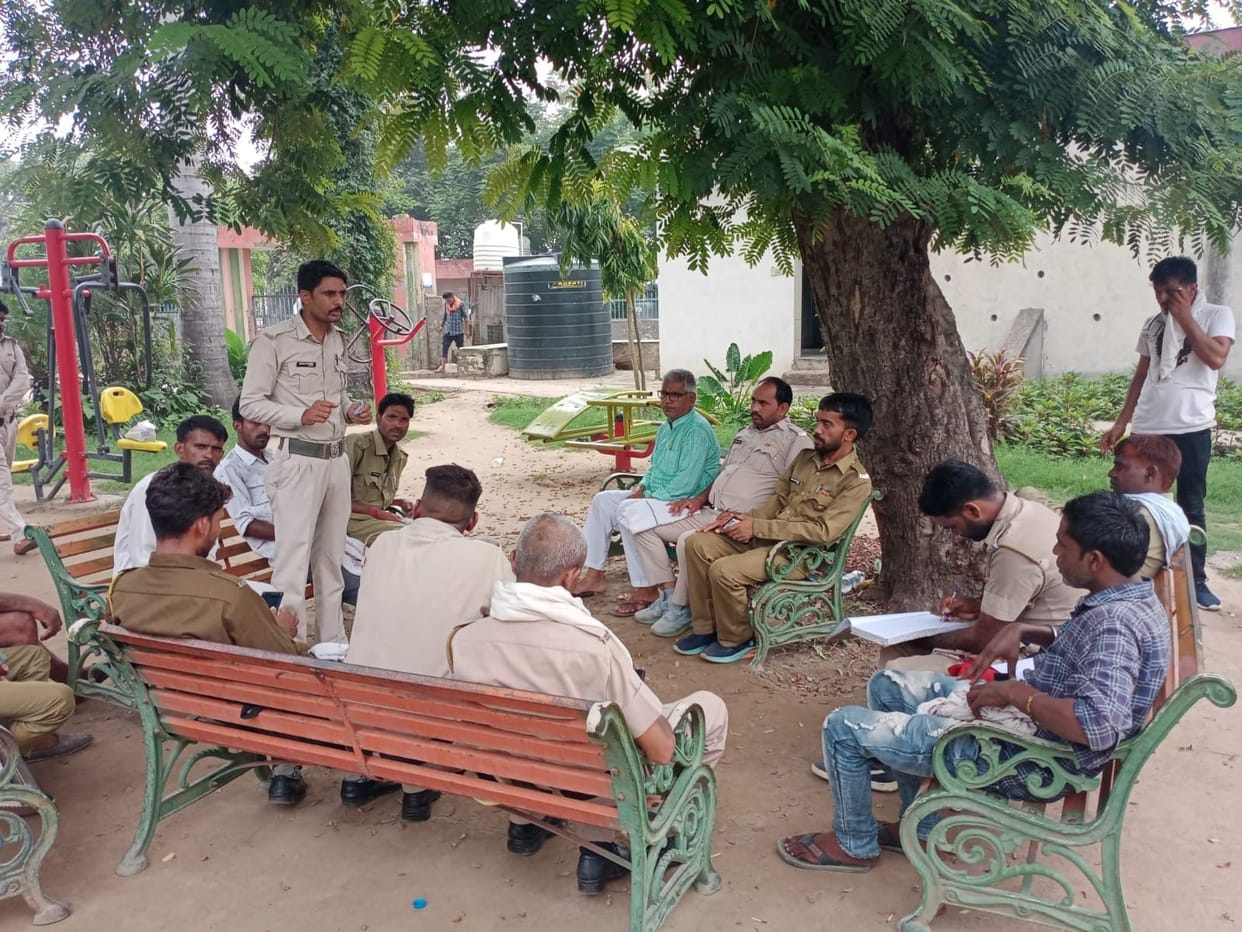 Rural watchmen submitted memorandum to Tehsildar demanding to provide facilities