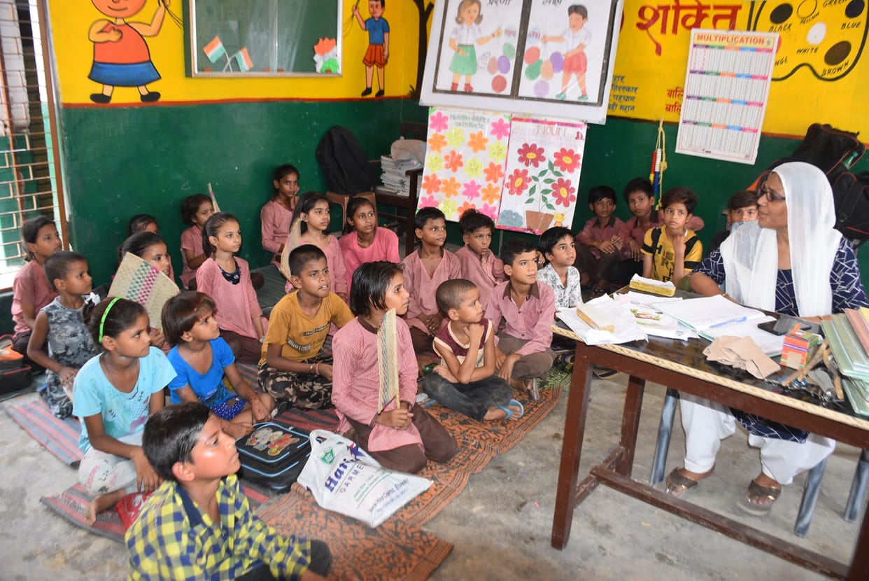School's electricity connection cut in Etawah, girl fainted due to heat