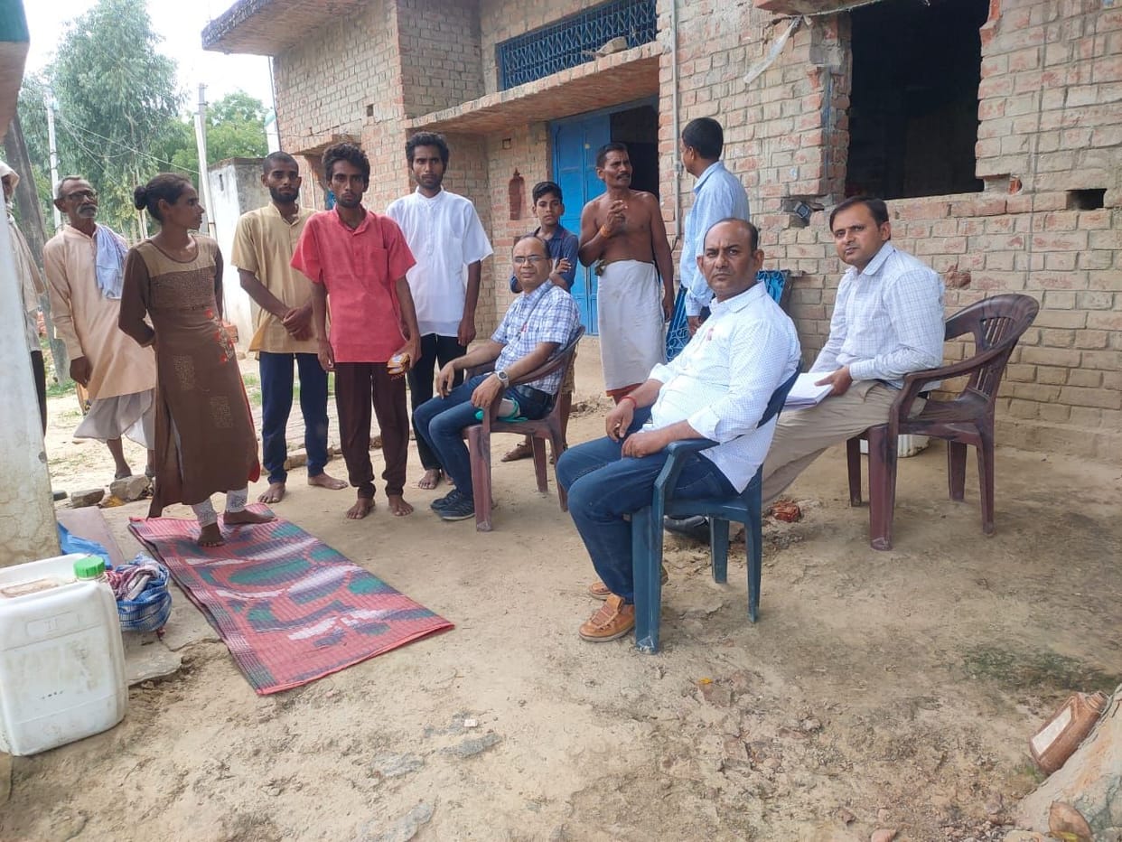 Health department reached to know the condition of mentally ill family again, examined Abhayraj's daughter and sons, gave medicines