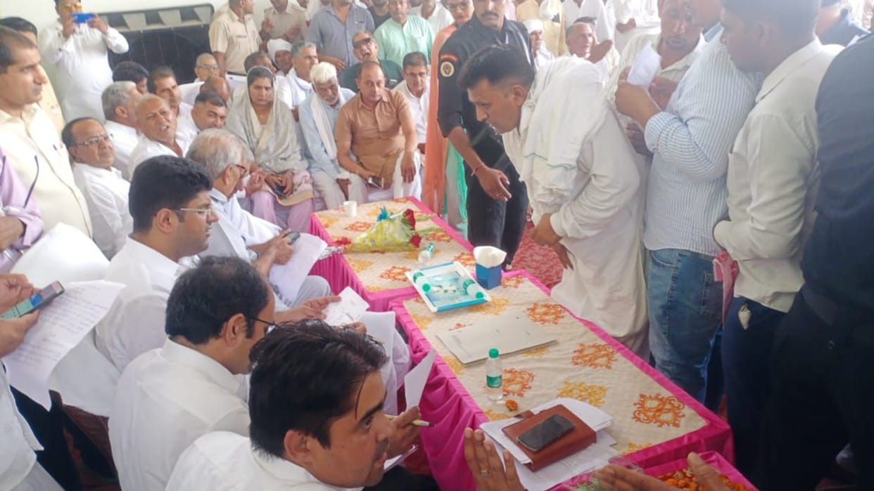 Deputy Chief Minister Dushyant Chautala listened to the problems of the people in Uchana