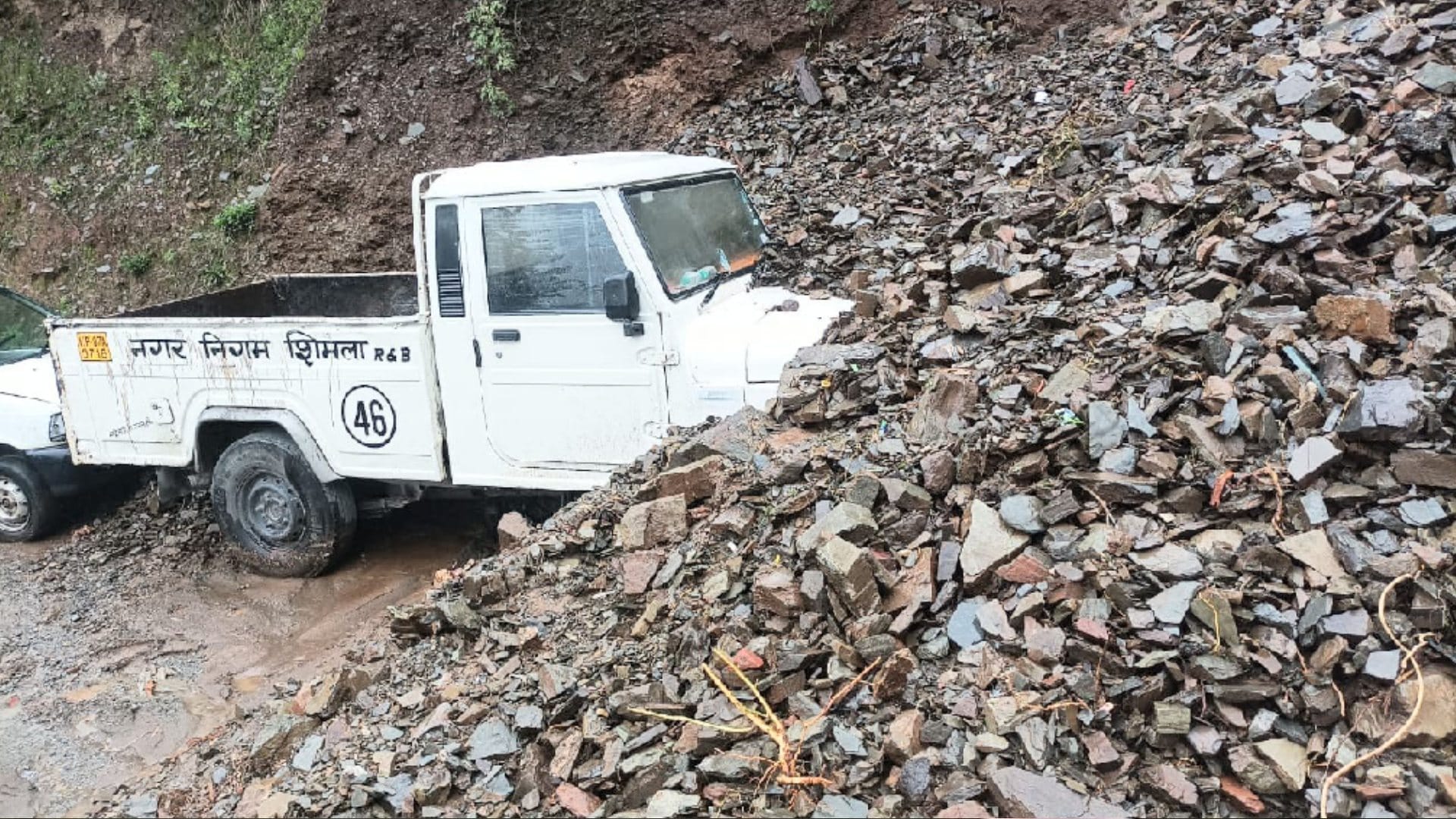 Roads closed due to heavy rainfall in Shimla, eight vehicles buried in debris, see photos