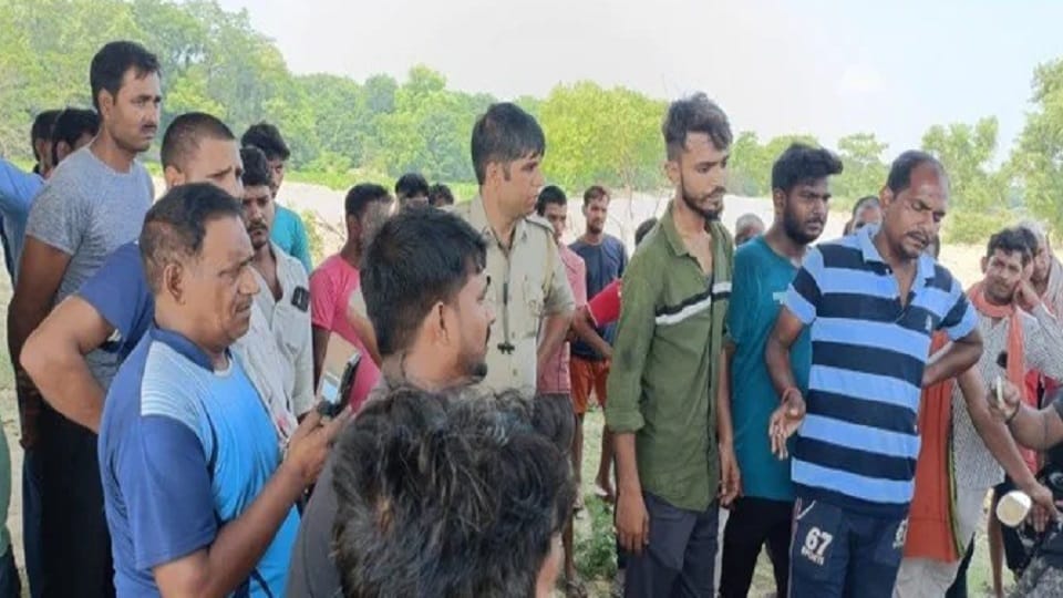 Lucknow News : Youth drowned in Gomti river, came to Ramghat to celebrate birthday party, bodies of two found, search for third continues