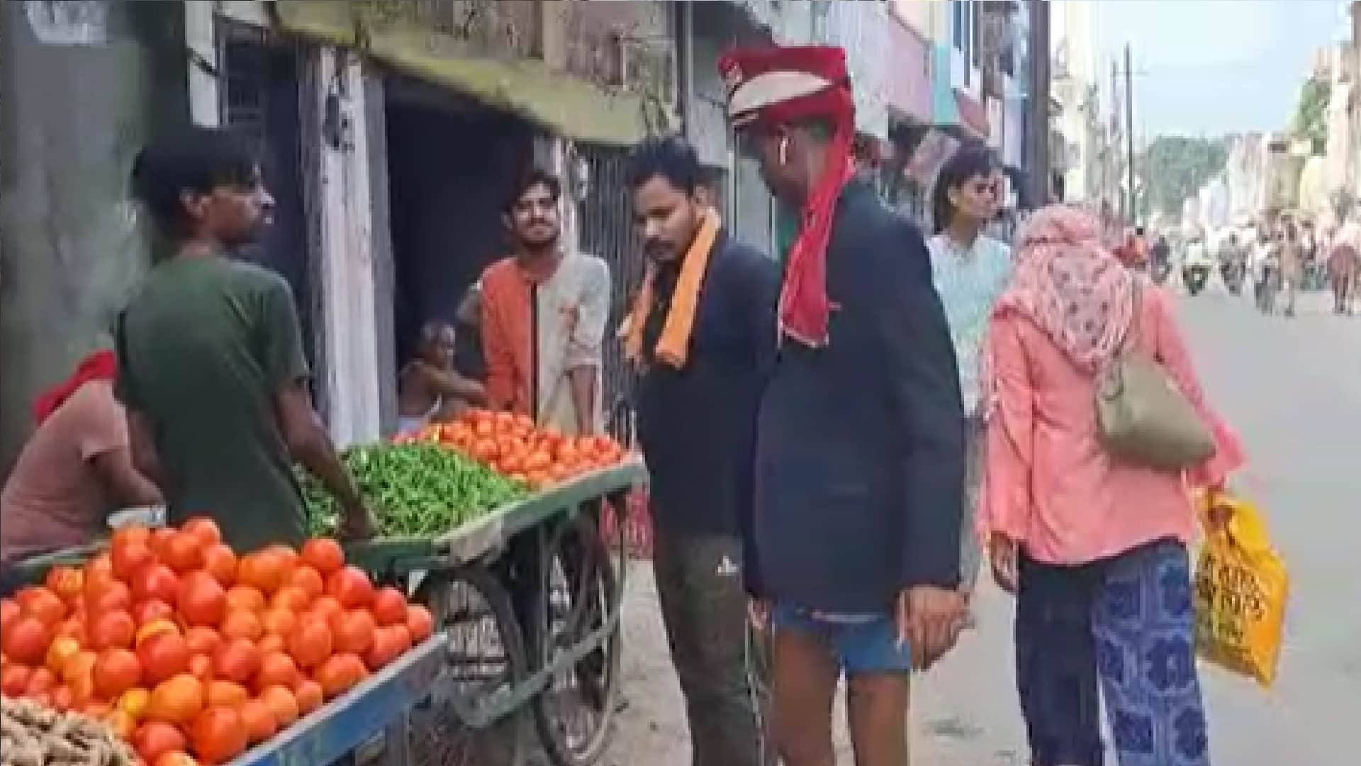 man in underwear and suit wandering in ayodhya to convince his wife Ayodhya boy viral video