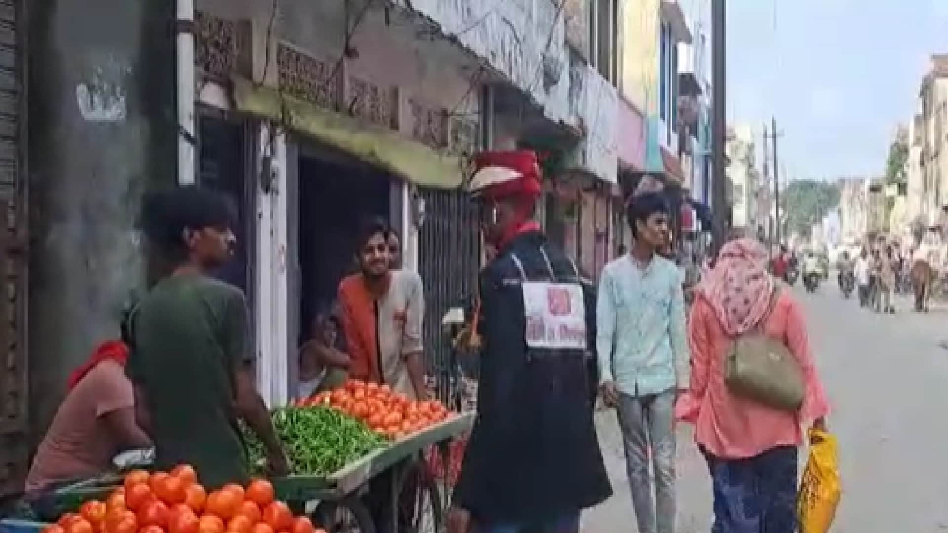 man in underwear and suit wandering in ayodhya to convince his wife Ayodhya boy viral video