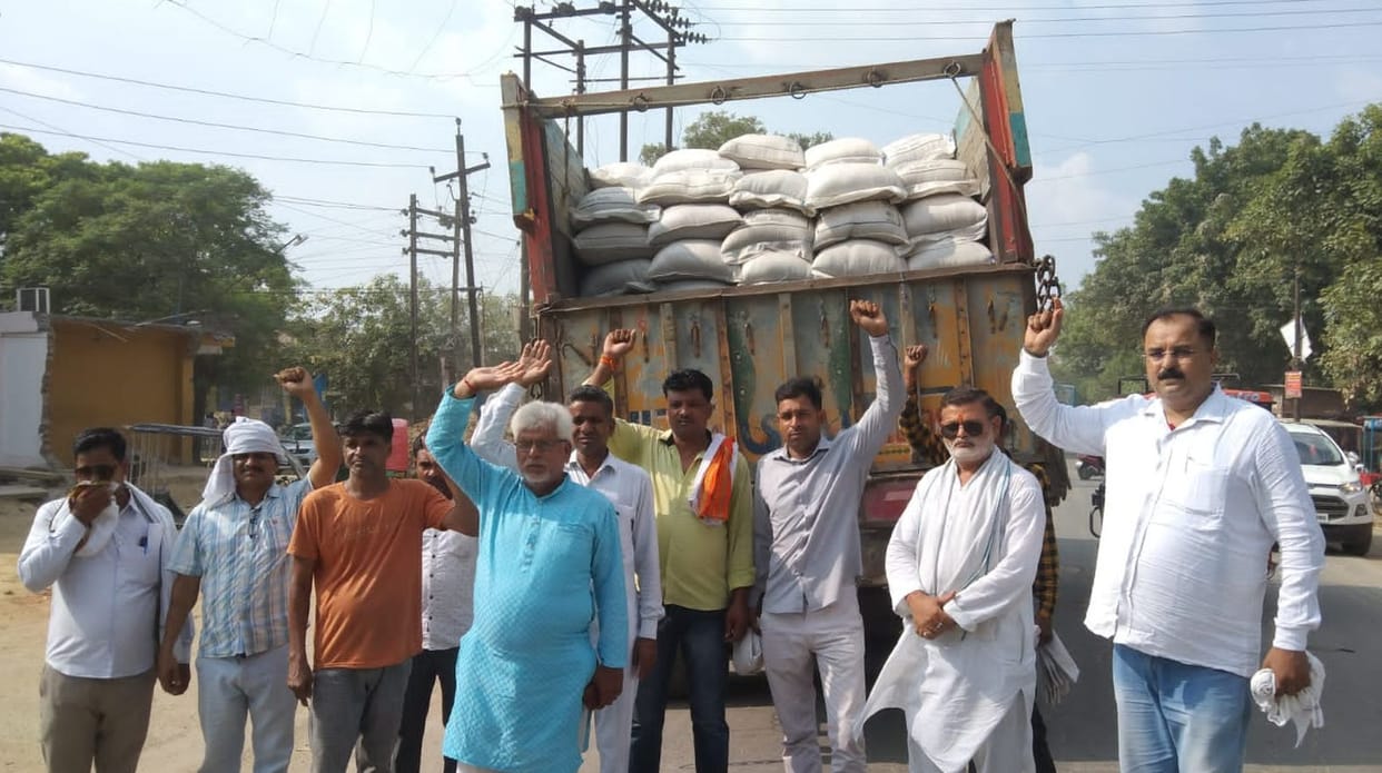 hangama,kotedar,pradarshan,kanpur news,up news,farrukhabad news,rashan dealer