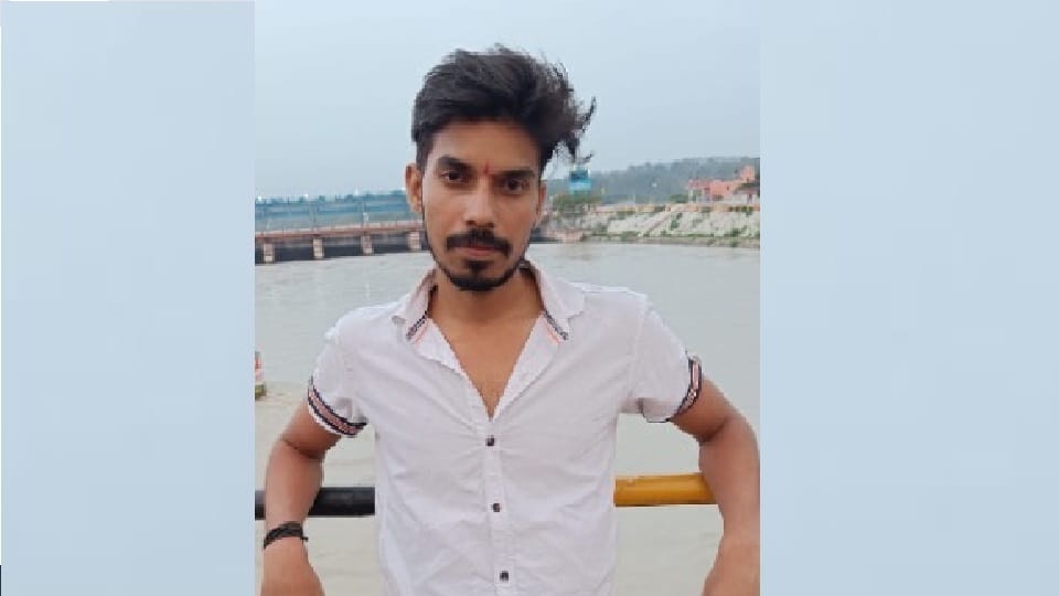 Ghaziabad Engineer dies after falling from a moving bike while falling asleep accident happened near Bhojpur on Delhi-Meerut Expressway