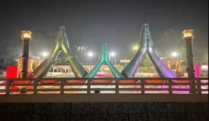 Varanasi: नमो घाट पर आएगी बैंड बाजा संग बरात, मंत्रोच्चार के बीच ले सकेंगे सात फेरे; ओपन एयर थियेटर की तैयार Procession will come at Namo Ghat with band and baja, people will be able to take seven rounds amidst chantin